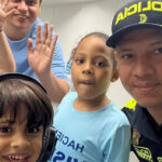 El «ángel azul» de los niños con espectro autista: Fulbio Sosa, el policía que abraza con el alma en Barranquilla