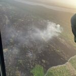 Incendio en la Isla Salamanca está controlado en un 85 %; autoridades mantienen las labores de extinción